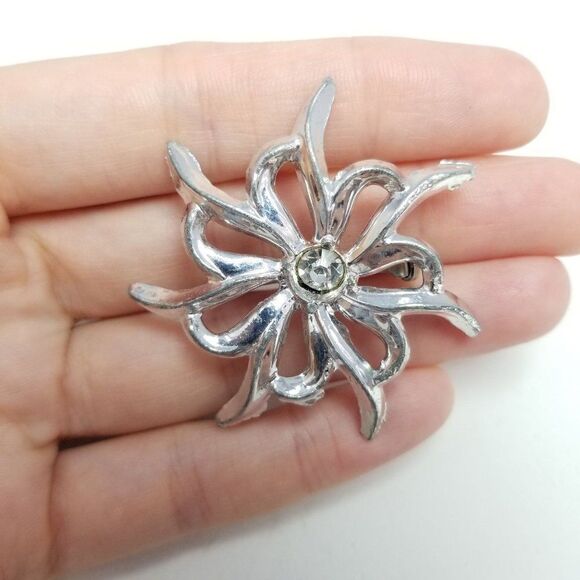 Vintage Silver Tone Starburst Flower Brooch with Rhinestone Center, Retro Pin - Picture 1 of 6